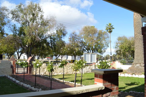 Two Cow Cottage Bed & Breakfast - Holiday Sunshine Coast 31