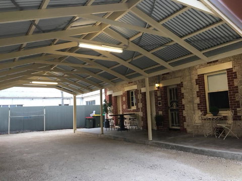 Two Cow Cottage Bed & Breakfast - Holiday Sunshine Coast 7