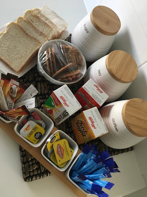 Two Cow Cottage Bed & Breakfast - Holiday Sunshine Coast 9