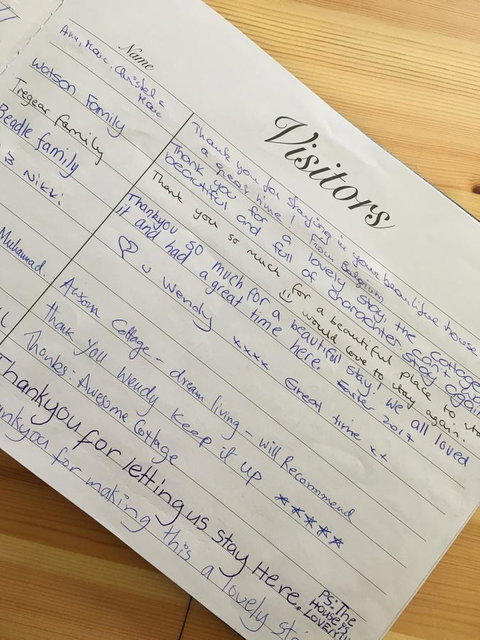 Two Cow Cottage Bed & Breakfast - Holiday Sunshine Coast 3