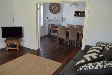 Two Cow Cottage Bed & Breakfast - Holiday Sunshine Coast 26