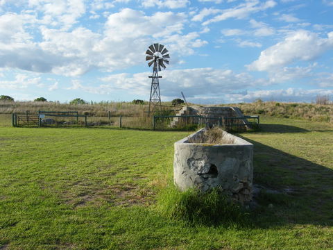Coorong Waterfront Retreat - Sunshine Coast Tourism 24