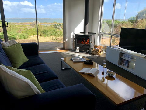 Coorong Waterfront Retreat - Sunshine Coast Tourism 8