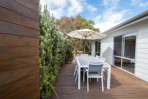 Coorong Waterfront Retreat - Sunshine Coast Tourism 16