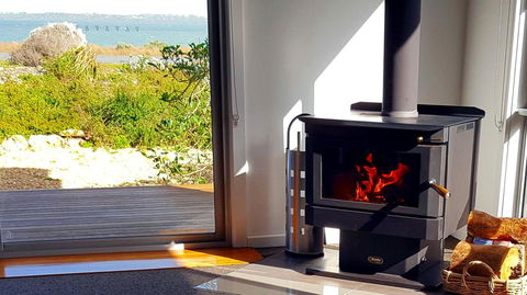 Coorong Waterfront Retreat - Sunshine Coast Tourism 1