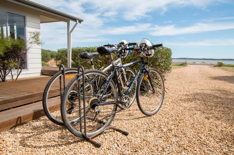 Coorong Waterfront Retreat - Sunshine Coast Tourism 5