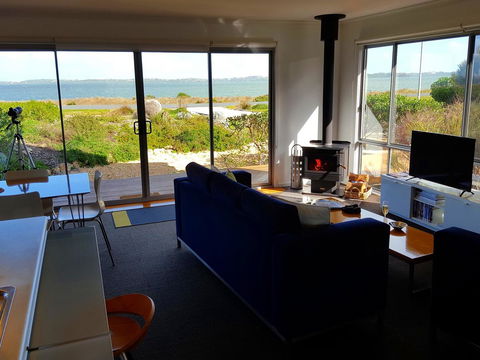 Coorong Waterfront Retreat - Sunshine Coast Tourism 0