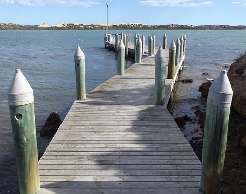 Coorong Waterfront Retreat - Sunshine Coast Tourism 33