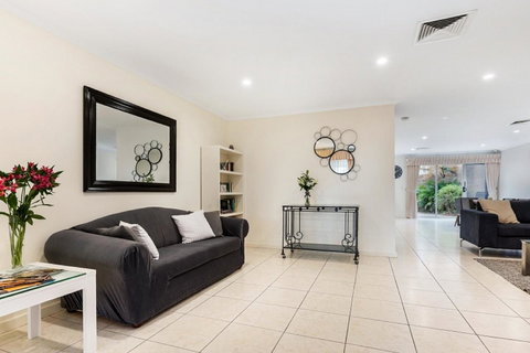 Adelaide Style Accommodation-Close To City-North Adelaide-3 Bdrm- FREE Parking - Holiday Sunshine Coast 5