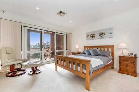 Adelaide Style Accommodation-Close To City-North Adelaide-3 Bdrm- FREE Parking - Holiday Sunshine Coast 14