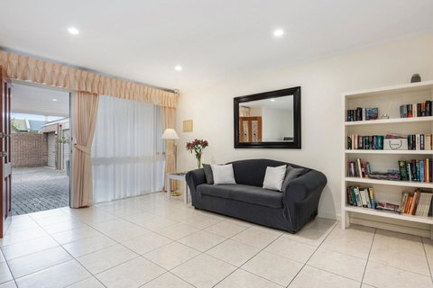 Adelaide Style Accommodation-Close To City-North Adelaide-3 Bdrm- FREE Parking - Holiday Sunshine Coast 7