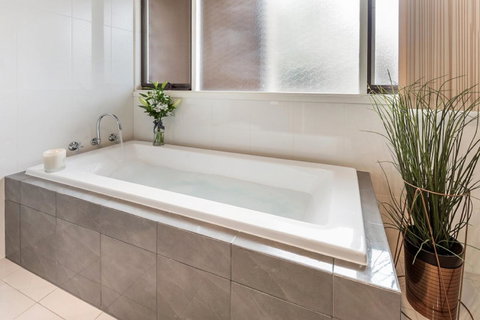 Adelaide Style Accommodation-Close To City-North Adelaide-3 Bdrm- FREE Parking - Holiday Sunshine Coast 2