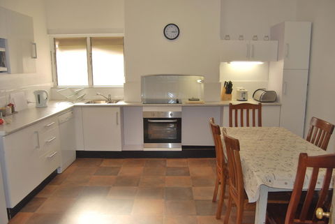 Jacaranda Cottage - Holiday Sunshine Coast 3