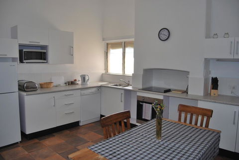 Jacaranda Cottage - Holiday Sunshine Coast 8