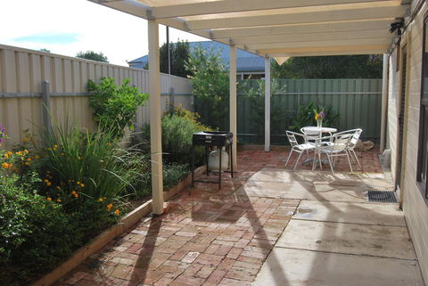 Jacaranda Cottage - Holiday Sunshine Coast 5