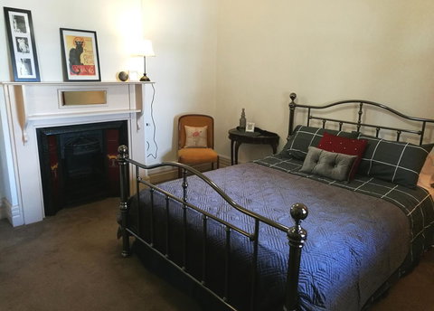 Hilda Anna's - Sunshine Coast Tourism 24