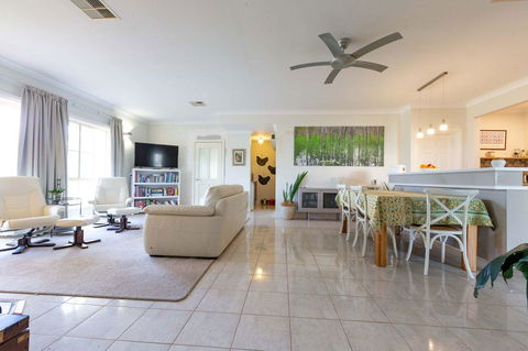 Angaston House - Sunshine Coast Tourism 1