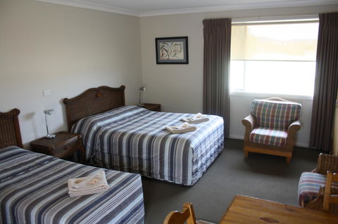 Isis Motel Scone - Sunshine Coast Tourism 6