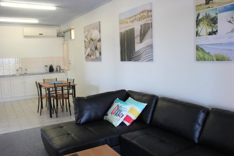 Seaview Sunset Holiday Apartments - Holiday Sunshine Coast 8