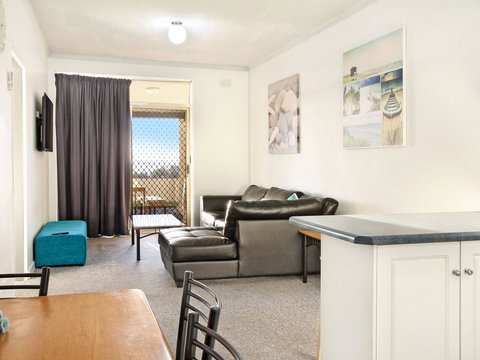Seaview Sunset Holiday Apartments - Holiday Sunshine Coast 37