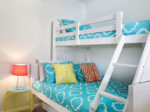 Seaview Sunset Holiday Apartments - Holiday Sunshine Coast 10