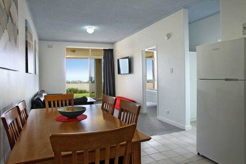 Seaview Sunset Holiday Apartments - Holiday Sunshine Coast 43