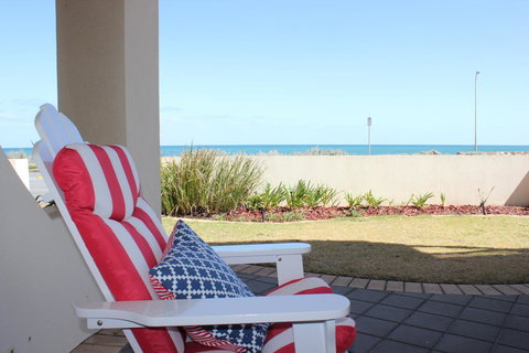Seaview Sunset Holiday Apartments - Holiday Sunshine Coast 19