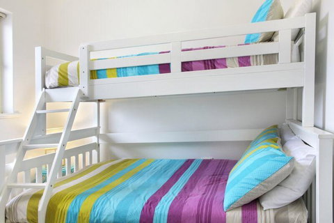 Seaview Sunset Holiday Apartments - Holiday Sunshine Coast 32