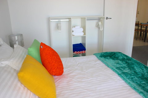 Seaview Sunset Holiday Apartments - Holiday Sunshine Coast 9