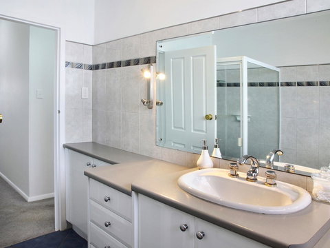 Seaview Sunset Holiday Apartments - Holiday Sunshine Coast 29