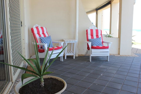 Seaview Sunset Holiday Apartments - Holiday Sunshine Coast 12