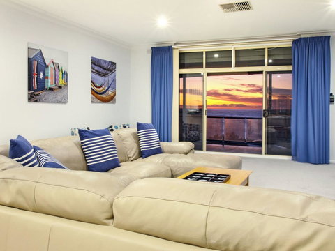 Seaview Sunset Holiday Apartments - Holiday Sunshine Coast 24