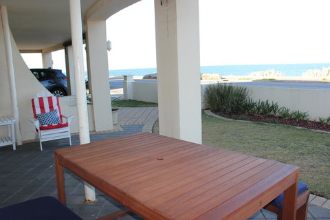Seaview Sunset Holiday Apartments - Holiday Sunshine Coast 18