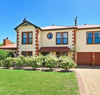 Wine and Roses Bed and Breakfast - Sunshine Coast Tourism