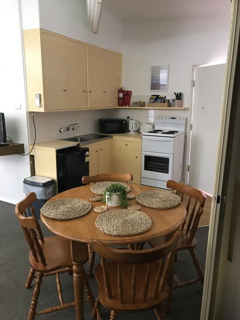 OCEAN BREEZE MOTEL - Sunshine Coast Tourism 13