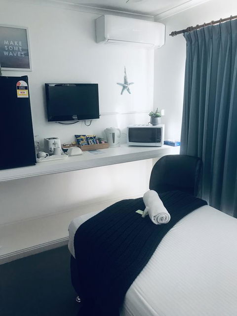 OCEAN BREEZE MOTEL - Sunshine Coast Tourism 8