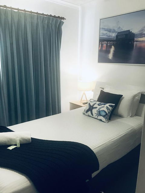 OCEAN BREEZE MOTEL - Sunshine Coast Tourism 10