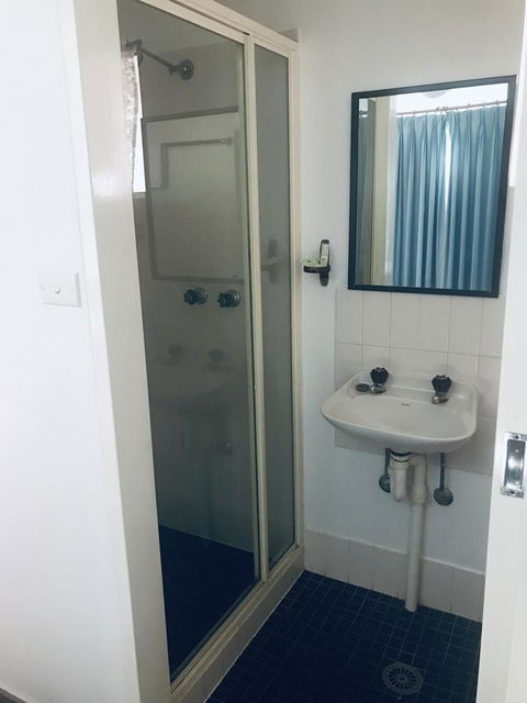 OCEAN BREEZE MOTEL - Sunshine Coast Tourism 7