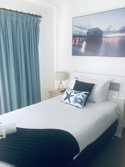 OCEAN BREEZE MOTEL - Sunshine Coast Tourism 9