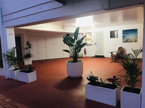 OCEAN BREEZE MOTEL - Sunshine Coast Tourism 4