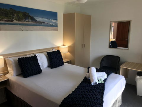 OCEAN BREEZE MOTEL - Sunshine Coast Tourism 6