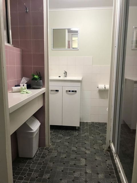 OCEAN BREEZE MOTEL - Sunshine Coast Tourism 14