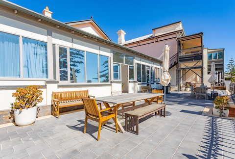 Seawall Apartments - Sunshine Coast Tourism 3