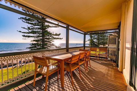 Seawall Apartments - Sunshine Coast Tourism 1