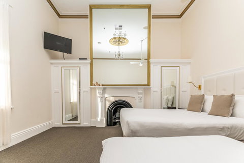 Seawall Apartments - Sunshine Coast Tourism 5