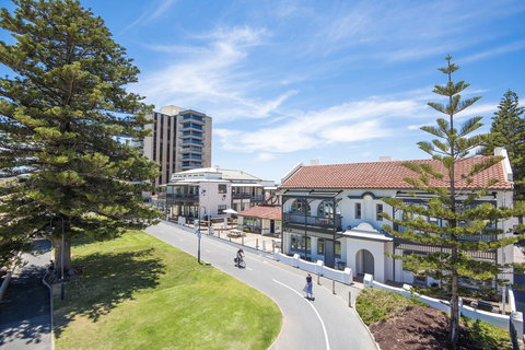 Seawall Apartments - Sunshine Coast Tourism 0
