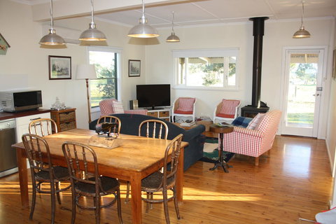 Rabbiters Hut - Sunshine Coast Tourism 6