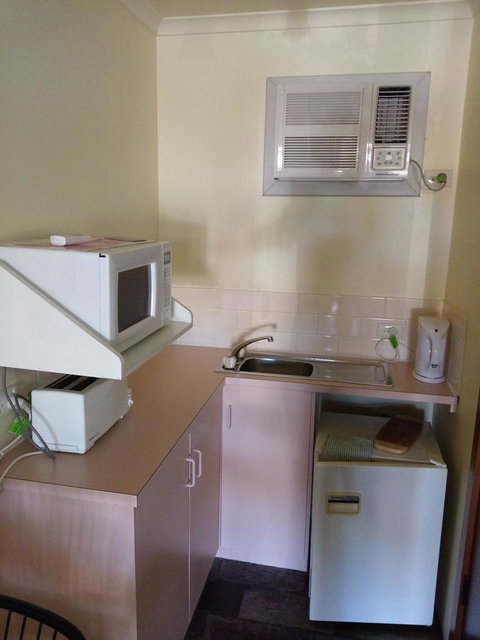 Milang Lakes Motel - Sunshine Coast Tourism 4