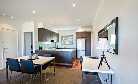 Adelaide DressCircle Apartments - Archer Street - Holiday Sunshine Coast 9