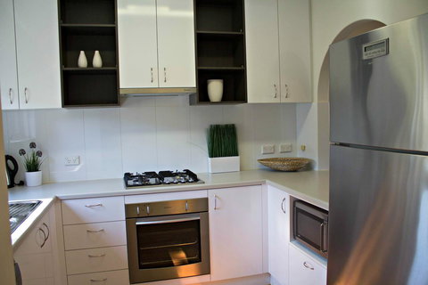 Adelaide DressCircle Apartments - Archer Street - Holiday Sunshine Coast 15